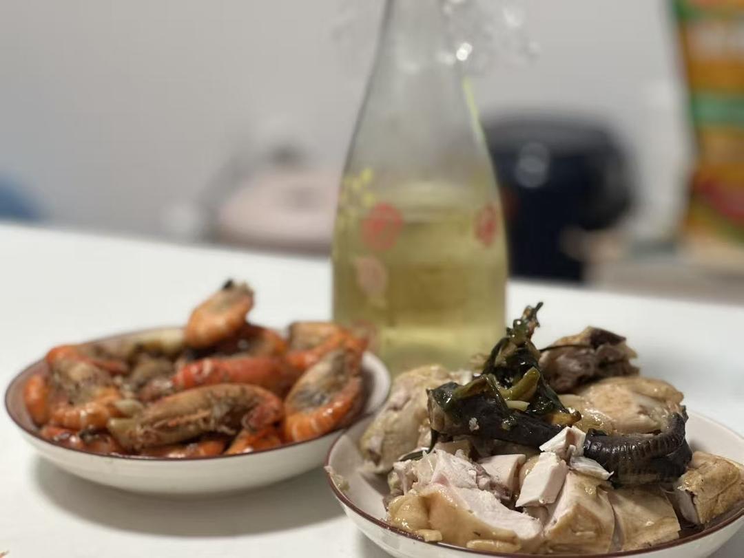 盐焗鸡用电饭锅做，103℃，物理锁水，皮滑肉嫩爆汁！