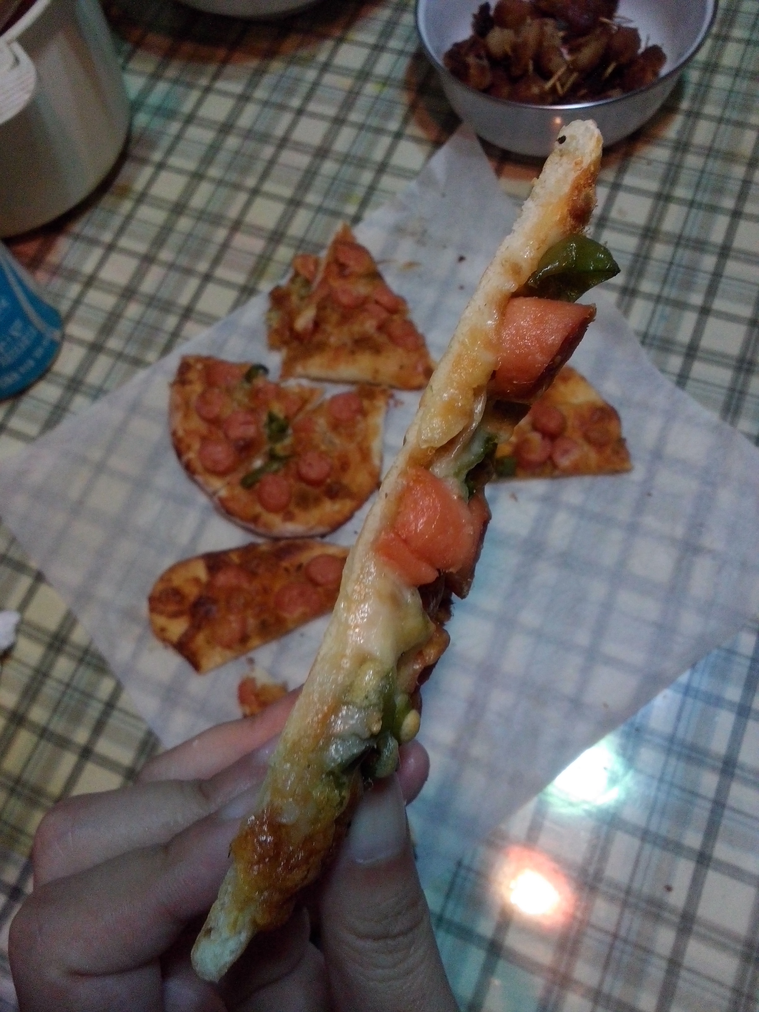 薄饼脆皮火腿pizza