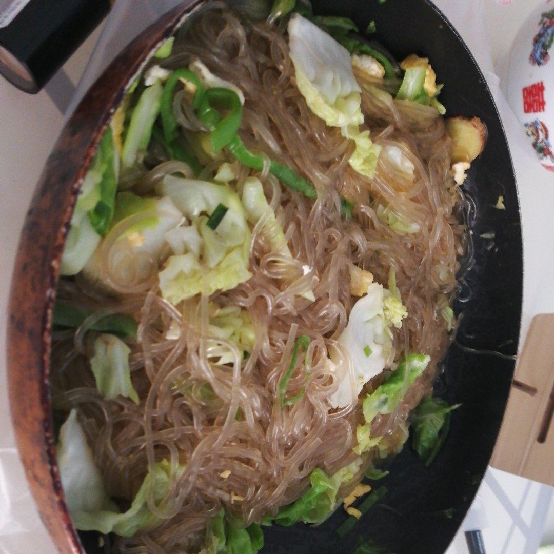 包菜粉丝炒鸡蛋