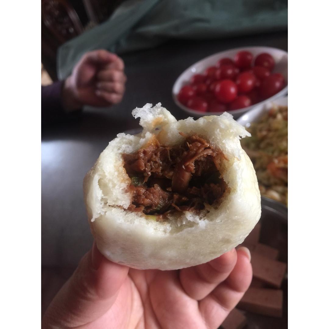 卤肉包