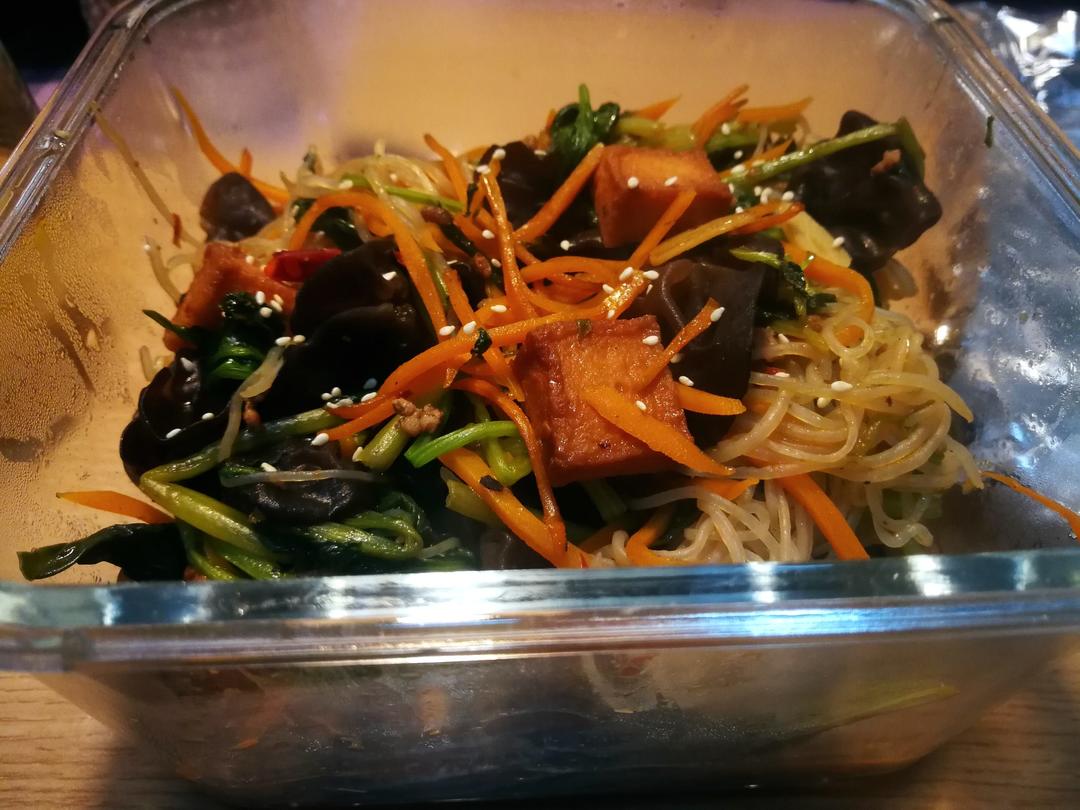 菠菜炒粉丝