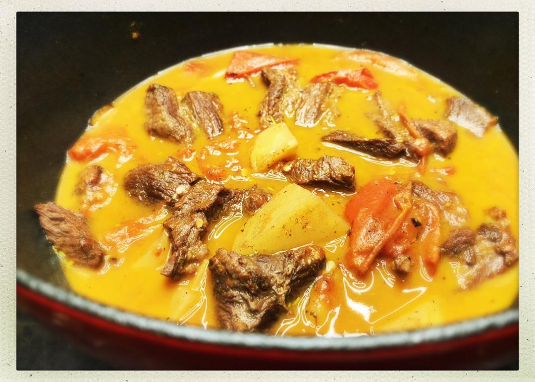 番茄红酒炖牛肉（铸铁锅版）