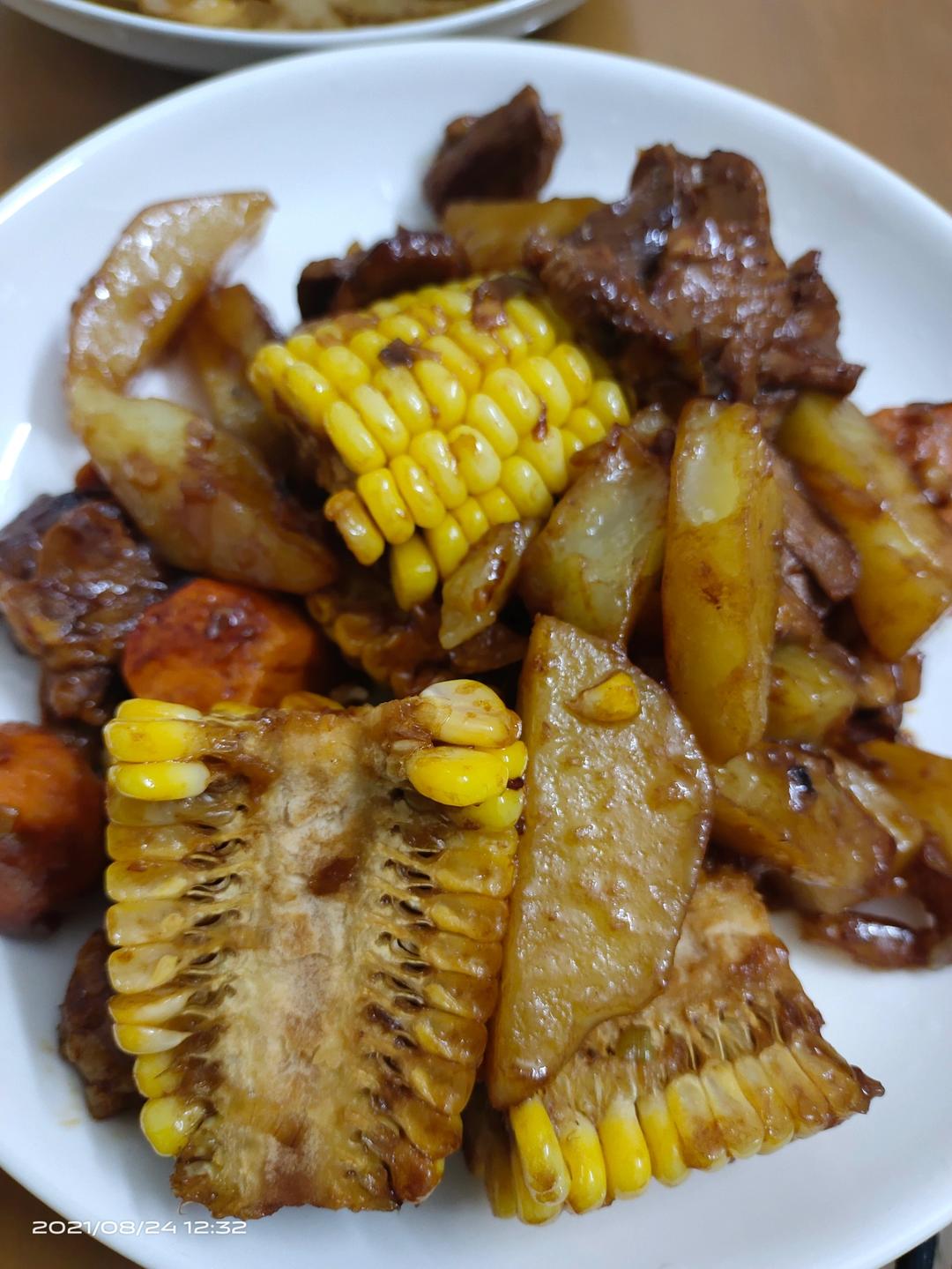 一锅出-豆角土豆玉米五花肉卷子