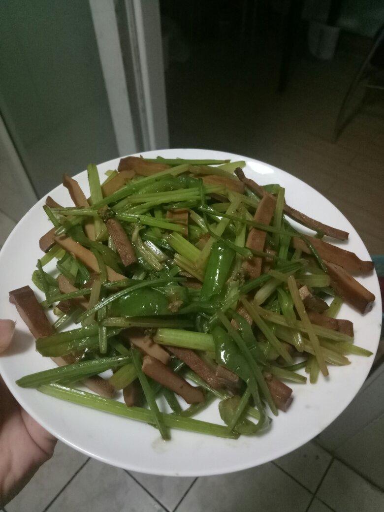 芹菜炒香干