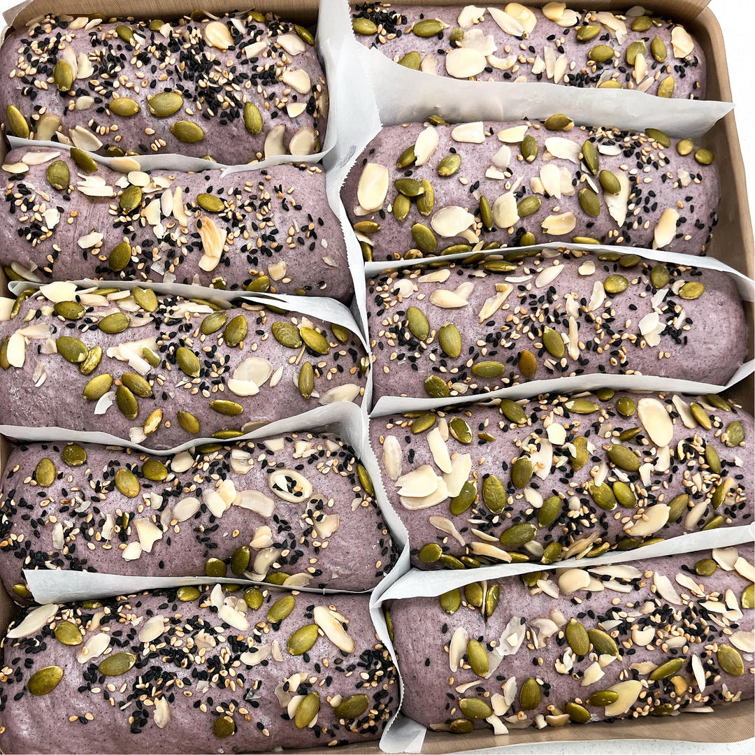 低油低糖却松软无比的坚果多多黑米面包棒