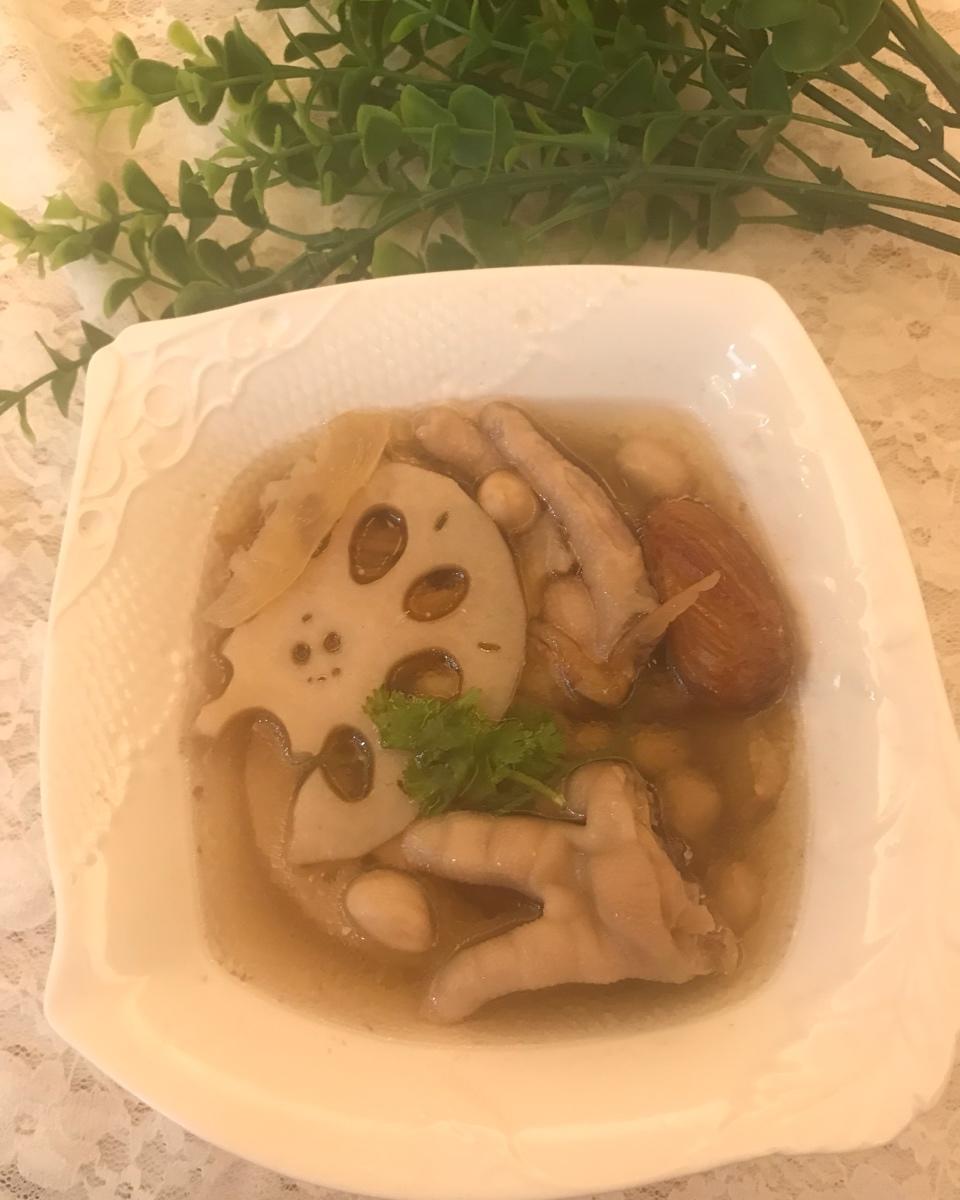 蜜枣莲藕鸡脚汤