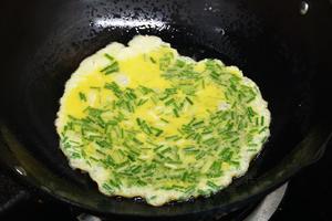 香喷喷的野葱炒蛋的做法 步骤3