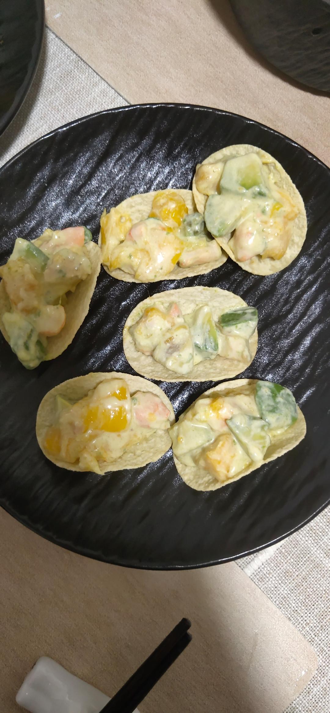 薯片牛油果大虾沙拉