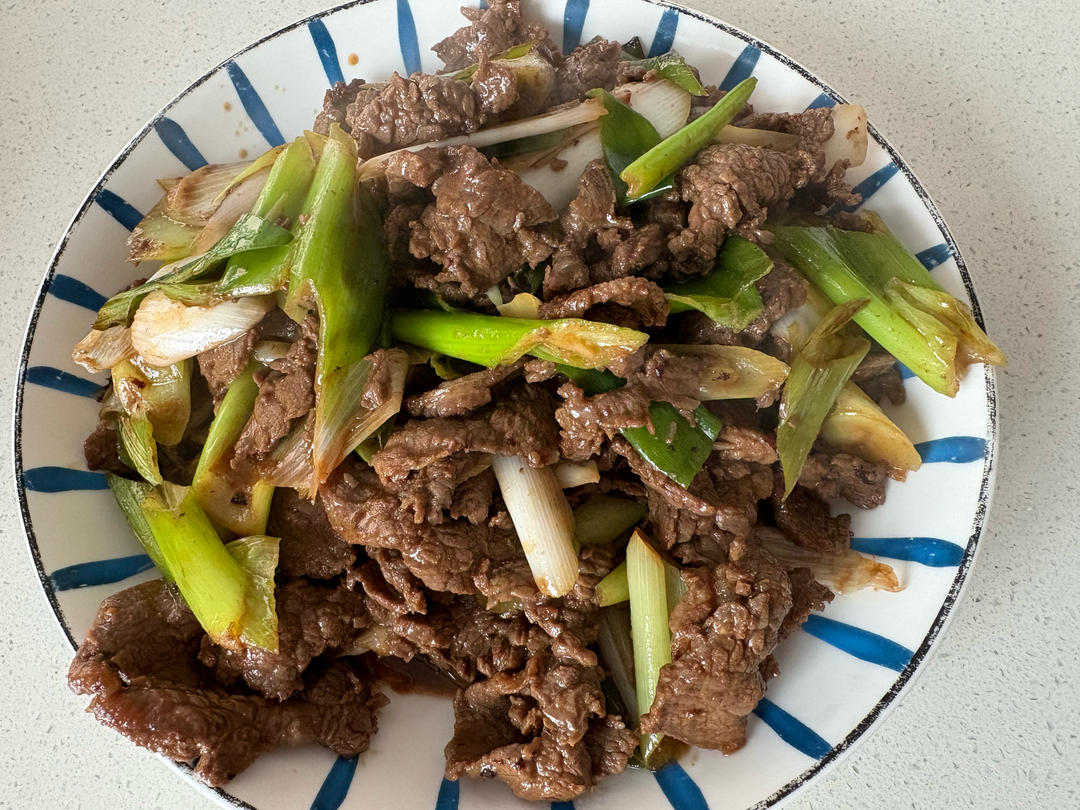 葱香浓郁的葱爆牛肉
