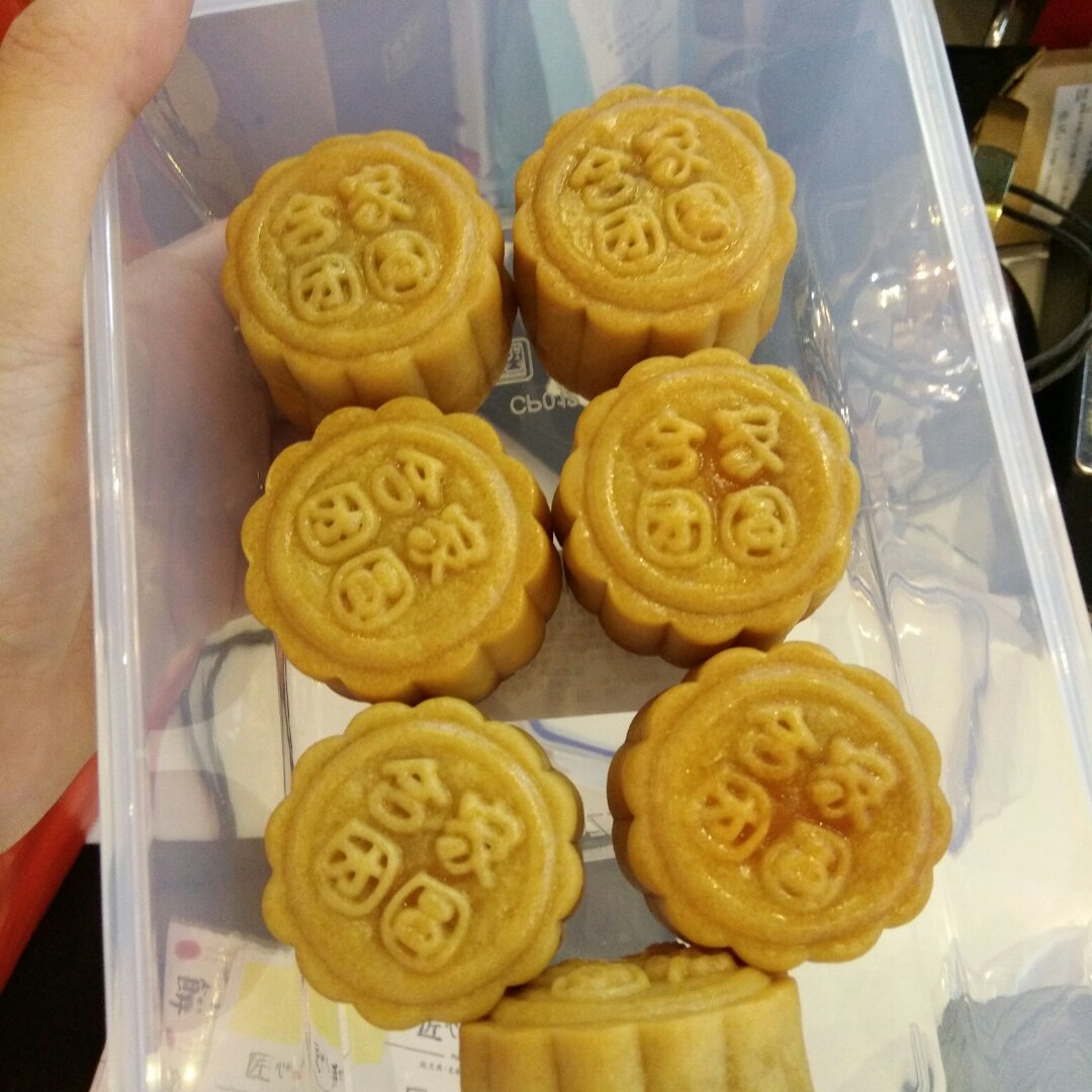 广式月饼—蛋黄莲蓉月饼