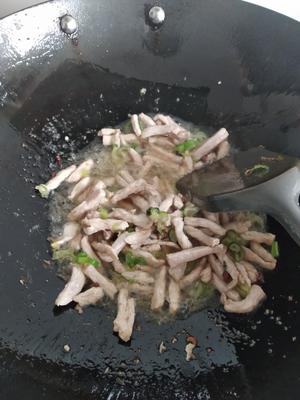 苔菜炒肉的做法 步骤5