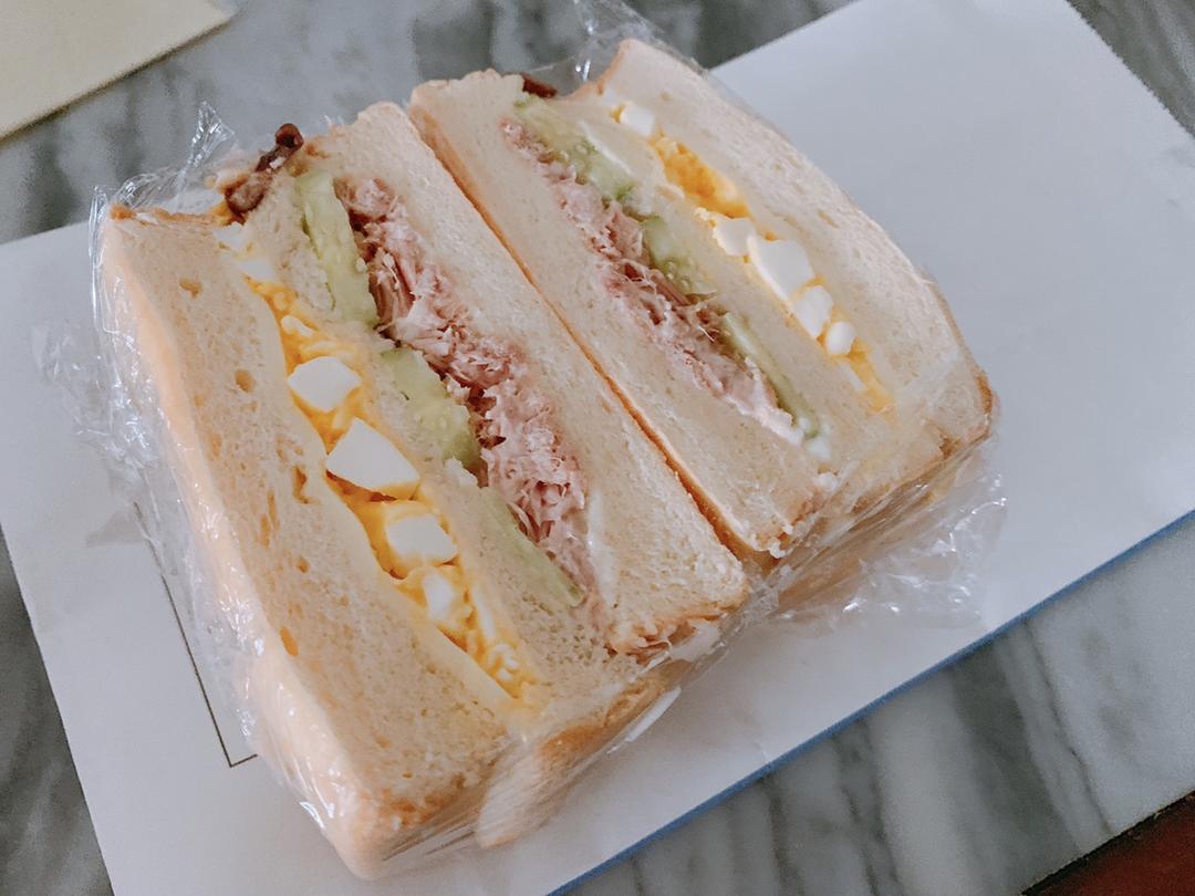 营养早餐——金枪鱼鸡蛋沙拉三明治