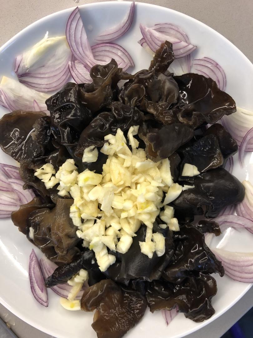 凉拌洋葱木耳