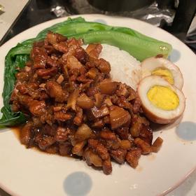 洋葱酥卤肉饭