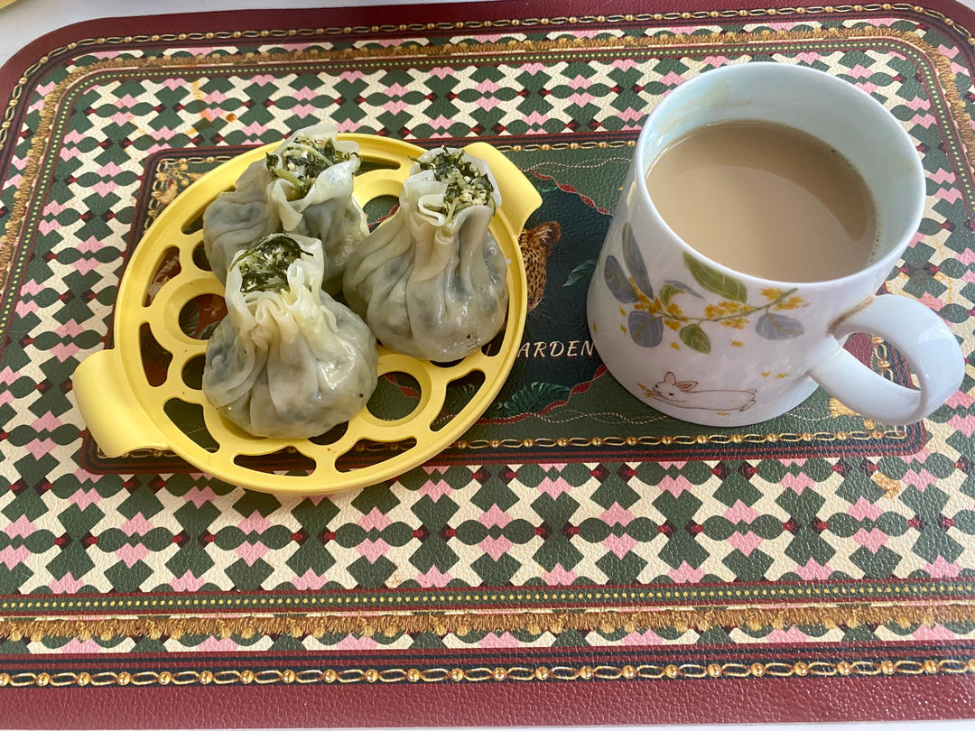 排毒养颜的红茶奇亚籽豆浆