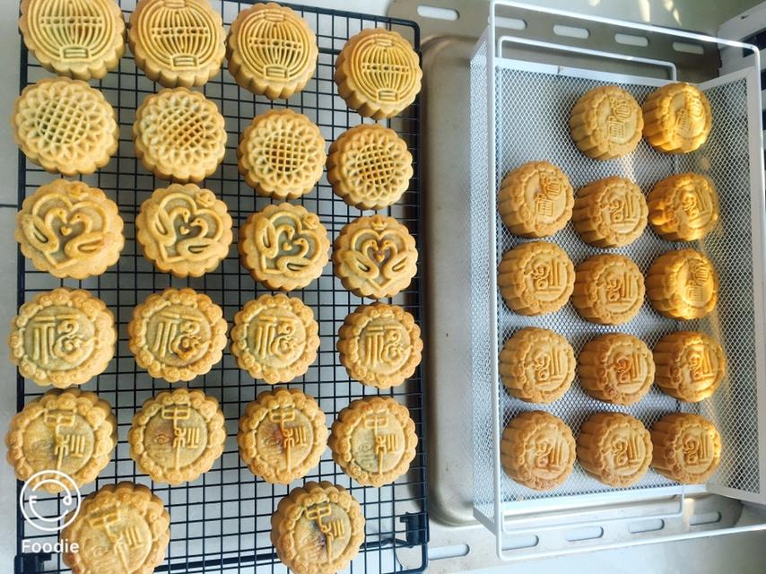 广式莲蓉（豆沙）蛋黄月饼