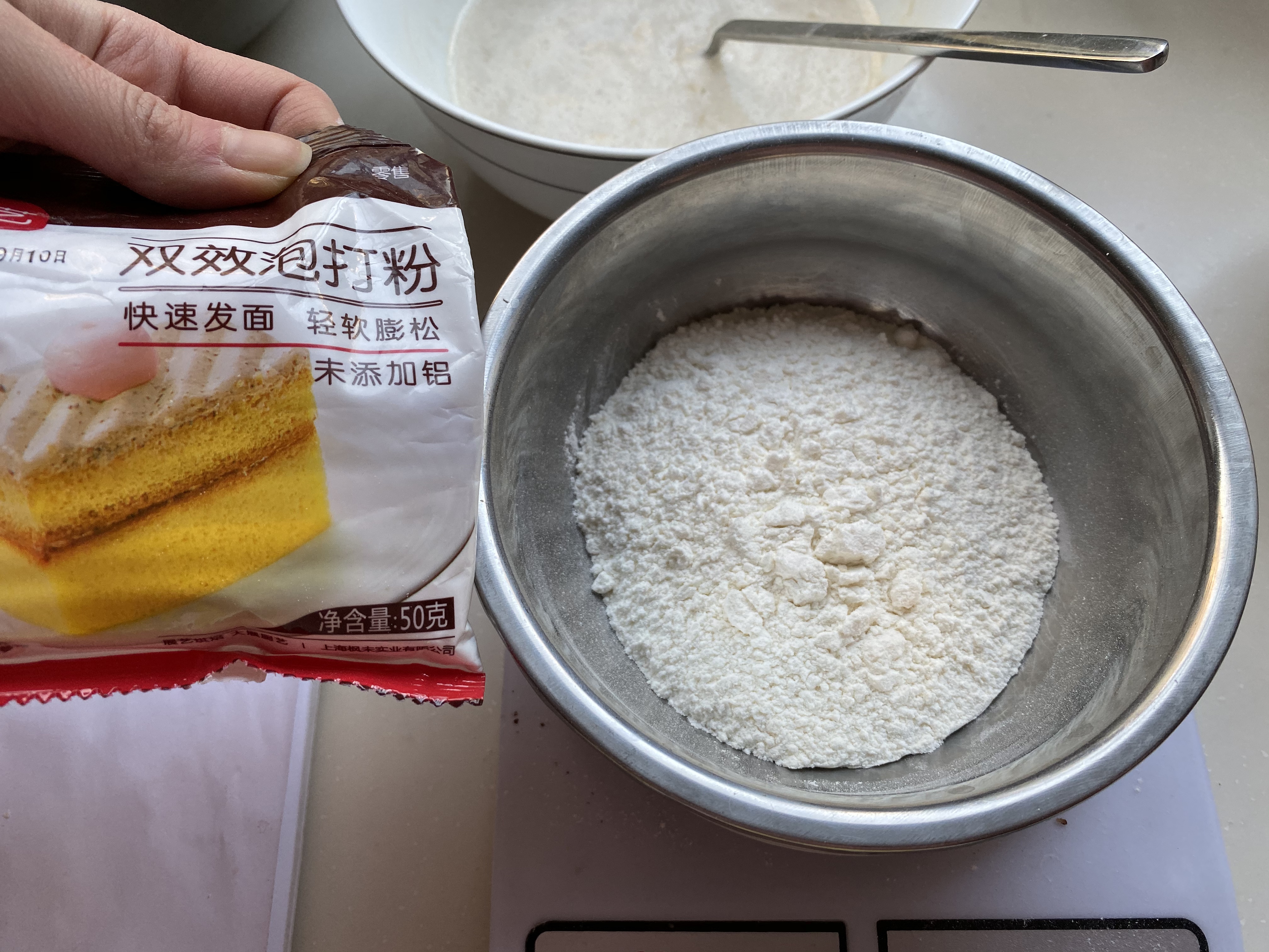 【大恬的小厨房】低脂美味无需打法的香蕉核桃磅蛋糕（纸杯版）的做法 步骤3