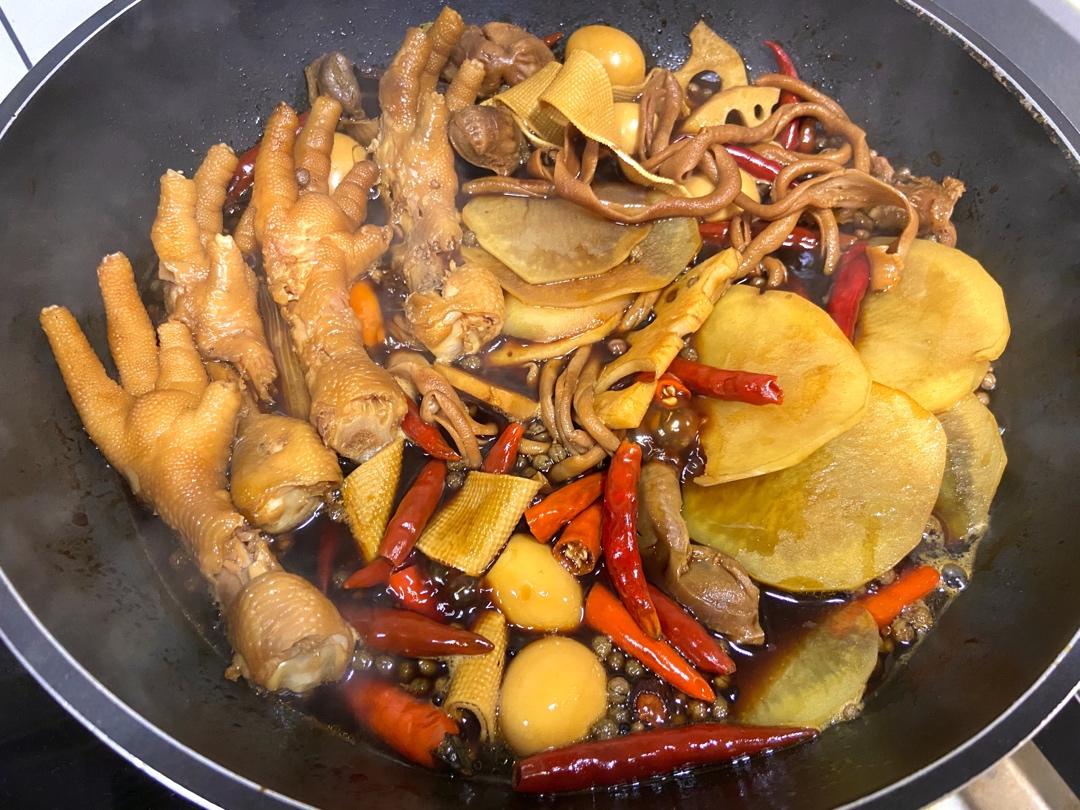 自制周黑鸭～完爆连锁店的麻辣鸭货和素菜～鸭肠鸭脖鸭锁骨藕片海带～