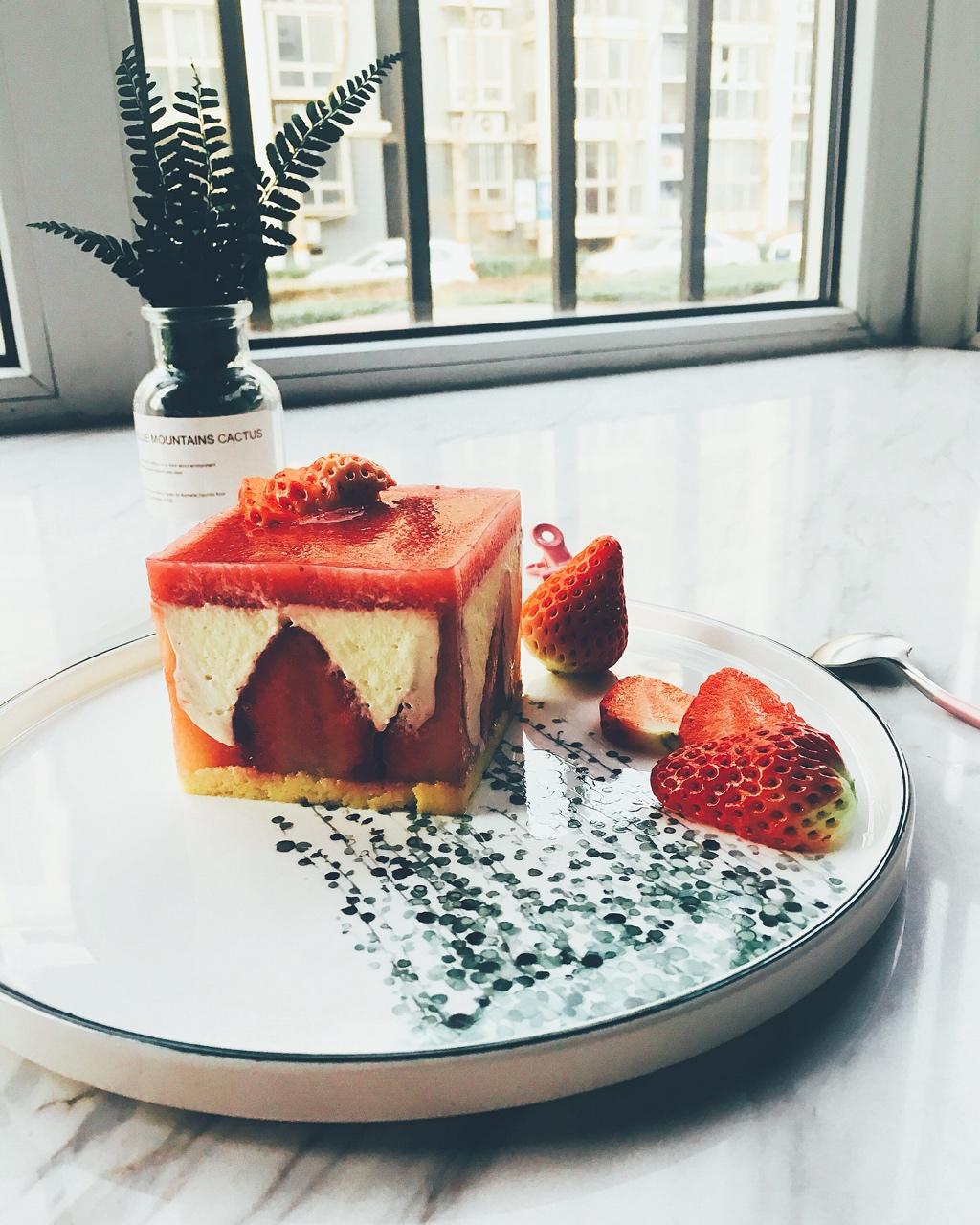 【视频】草莓慕斯蛋糕～抓住草莓季的尾巴