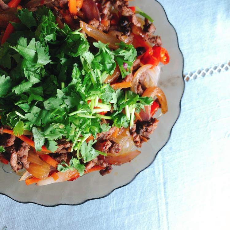 爆炒牛肉丝盖粉丝