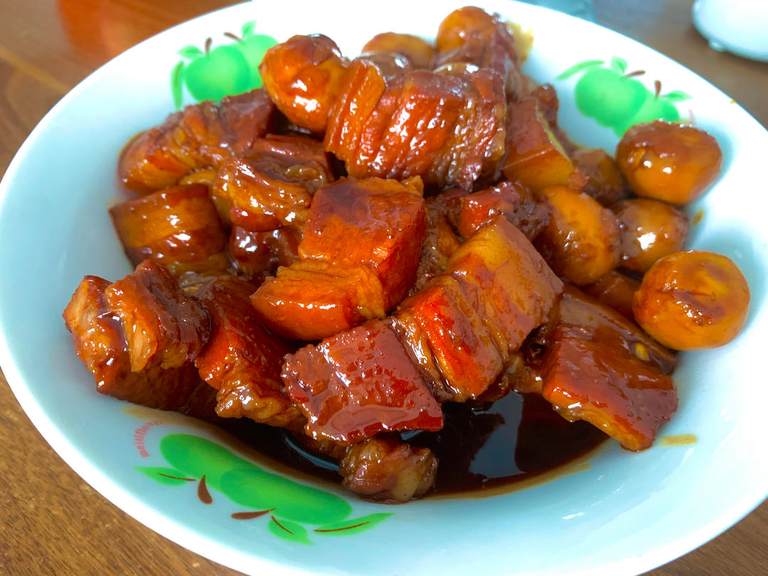 红烧肉炖鹌鹑蛋