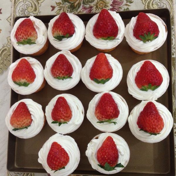 小清新草莓奶油cupcake戚风蛋糕杯