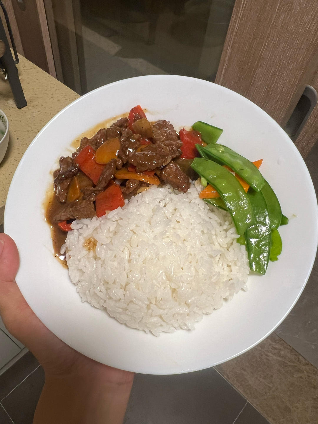 在家做黑胡椒牛肉饭给孩子吃
