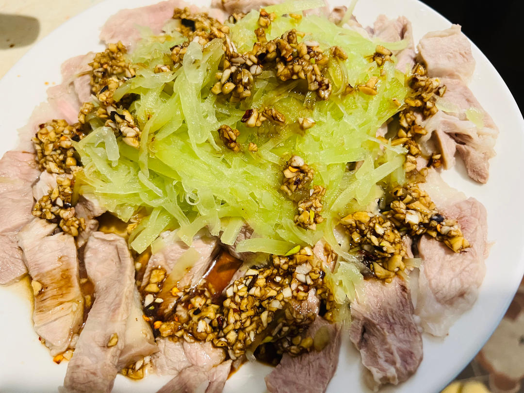有时候，真的忍不住，搞一盘蒜泥白肉