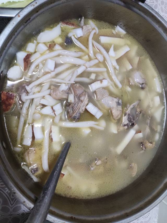 四季椰子鸡汤
