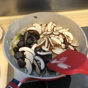 “零腥”巨下饭葱烧海参的做法 步骤7