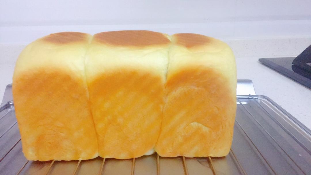 用烤箱自己做面包--手工牛奶吐司面包