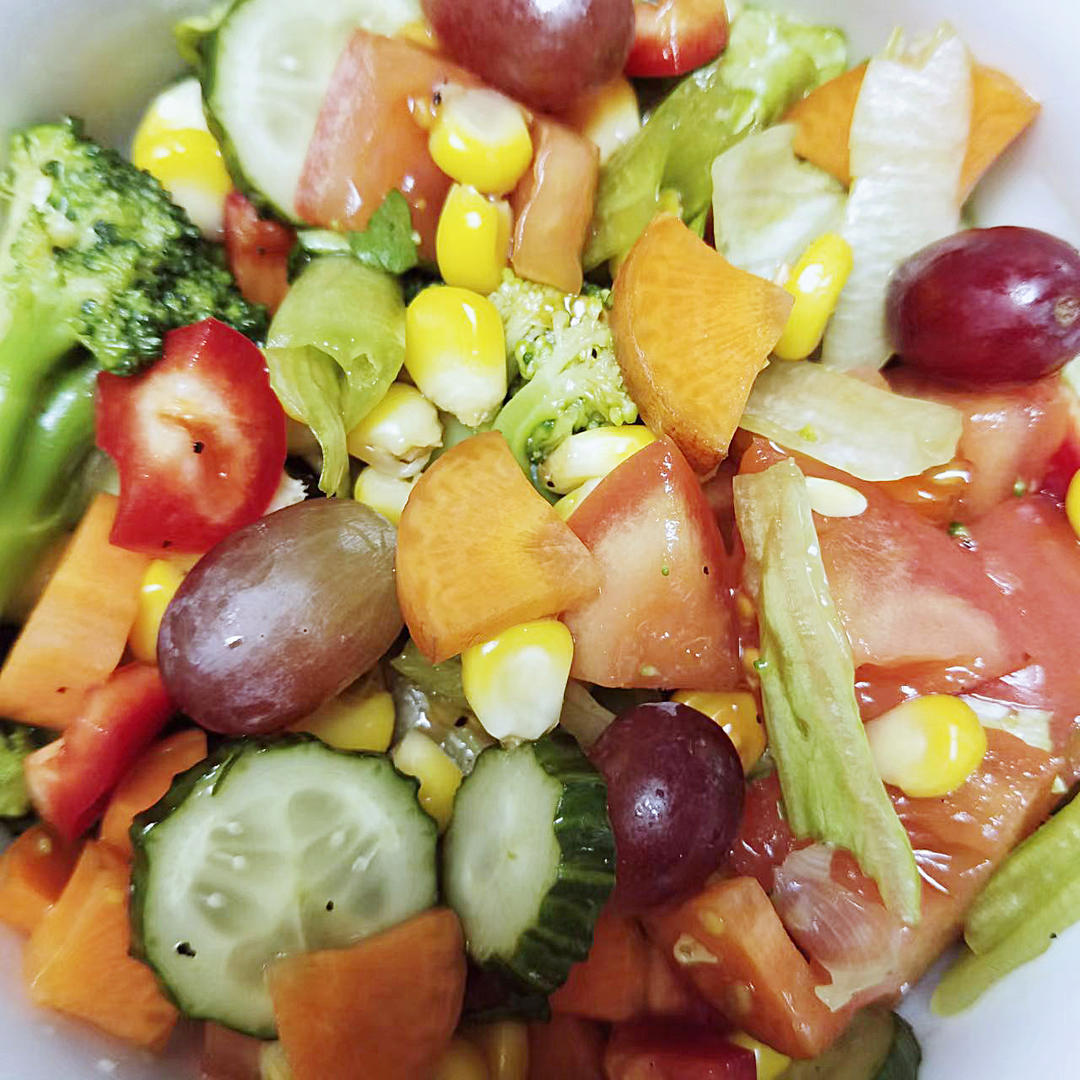 百吃不烦的牛油果芝麻菜油醋汁沙拉