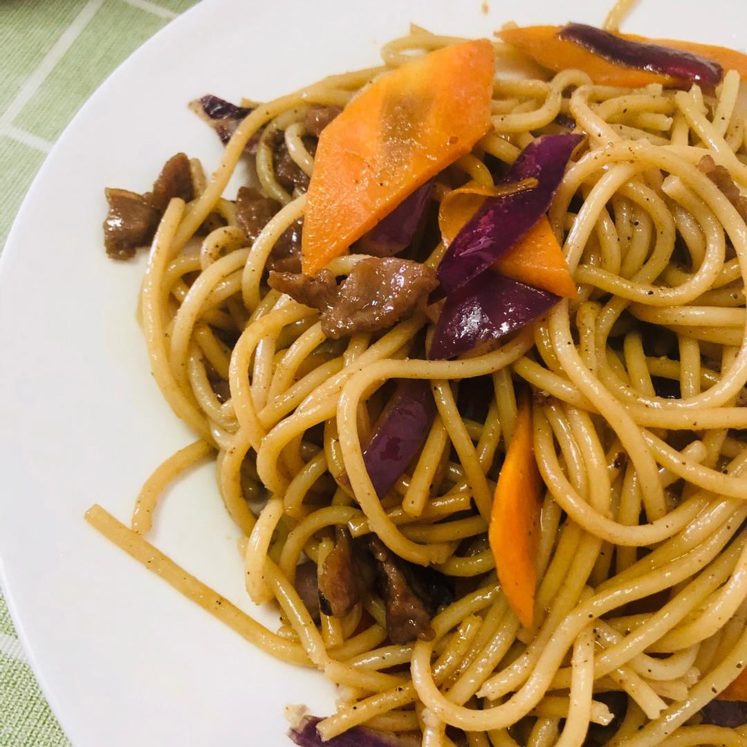 黑椒牛柳炒意面