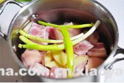 【曼食慢语】鹌鹑蛋红烧肉的做法 步骤2