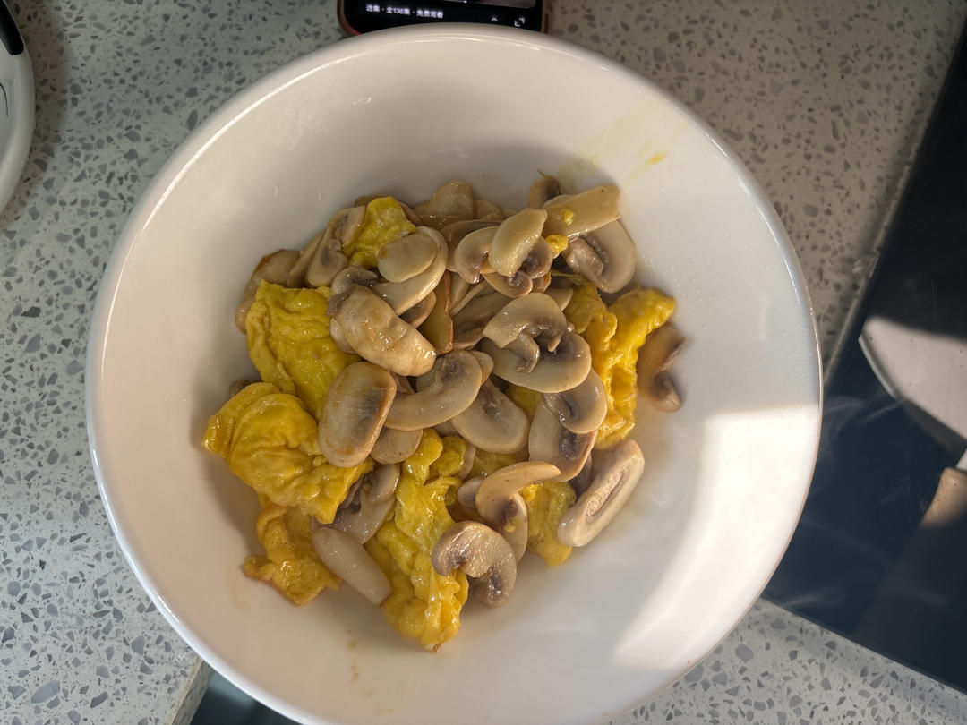 口蘑炒鸡蛋
