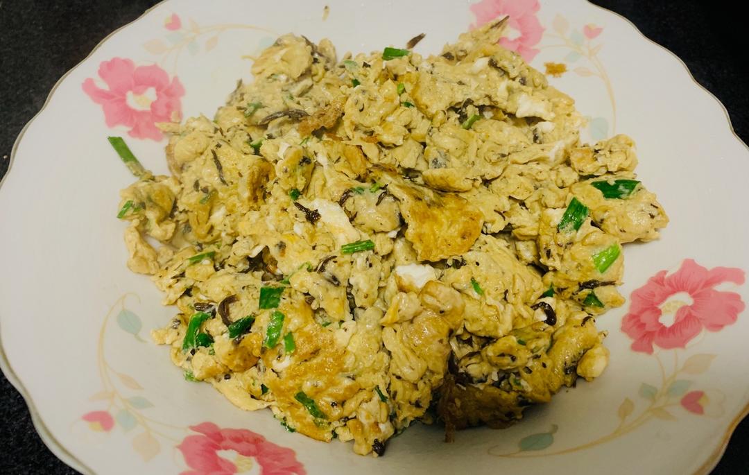 橄榄菜炒蛋 名扬珠宝做的橄榄菜炒蛋 赞 橄榄菜,鸡蛋,食用油,葱末 9