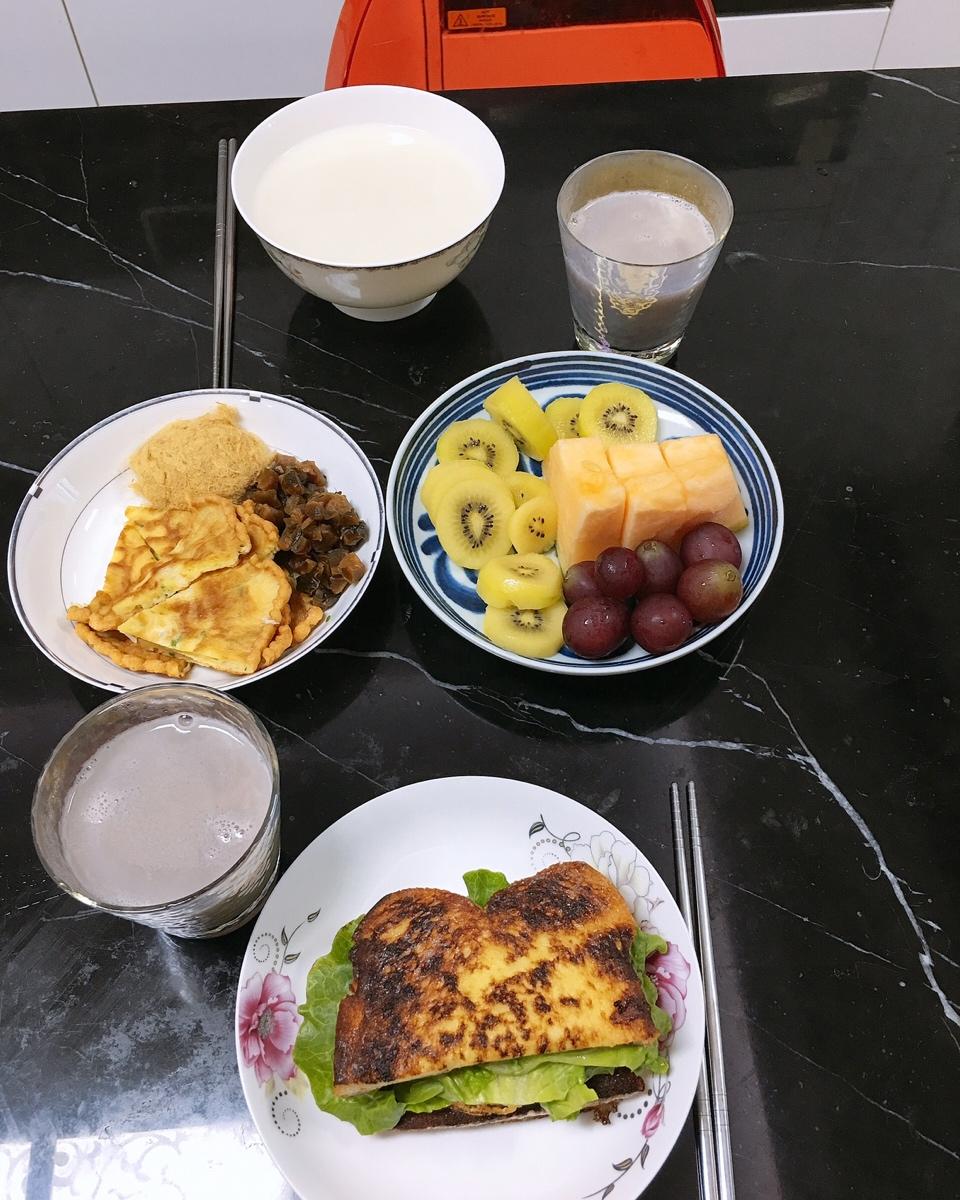 咸火腿鸡蛋煎三明治