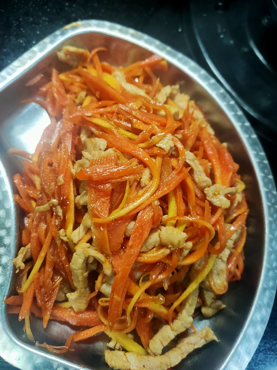 胡萝卜炒肉丝（这样处理，嫩到没朋友）