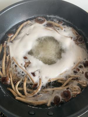 干锅茶树菇的做法 步骤4
