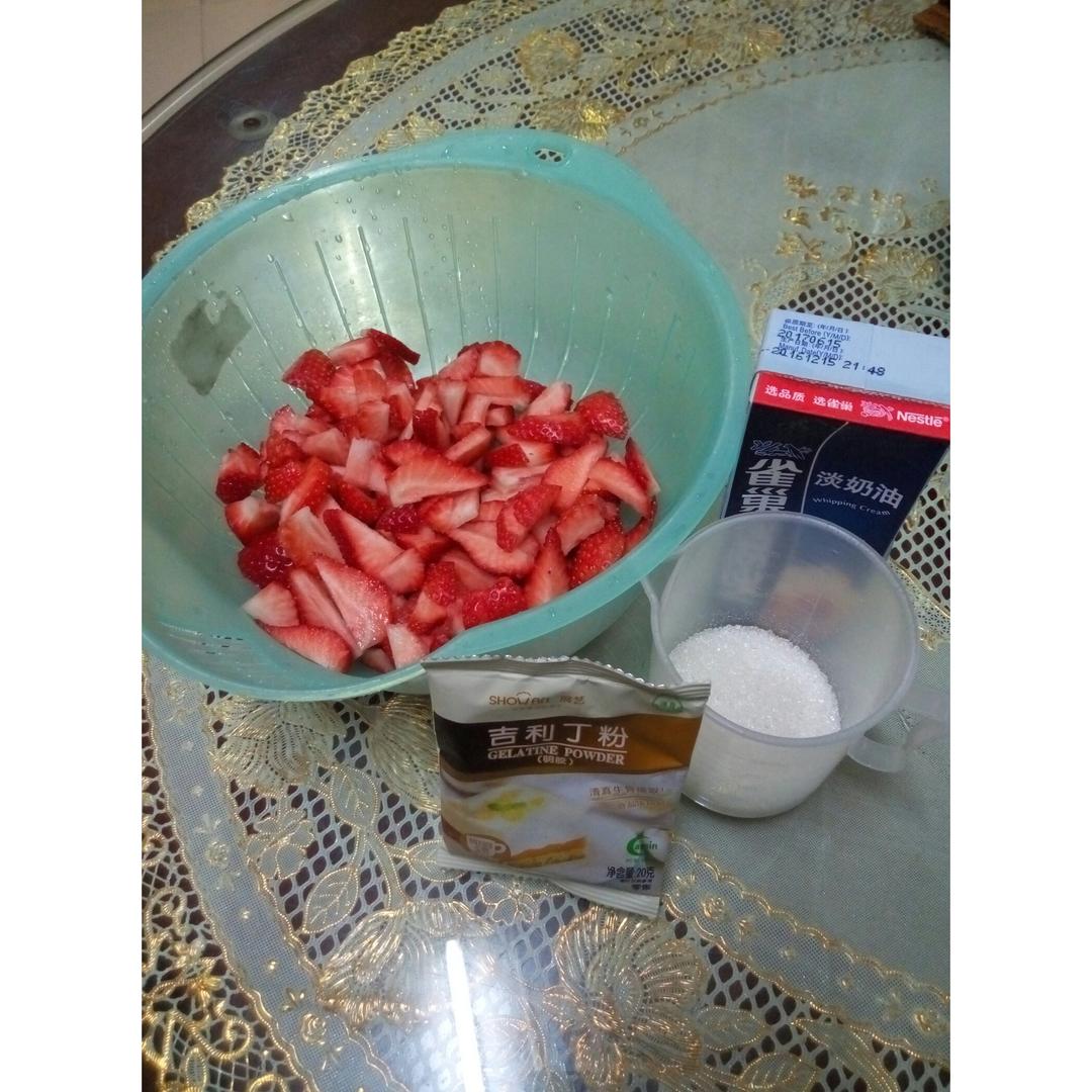 草莓慕斯（无需蛋糕片）