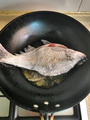 泡椒鳊鱼的做法 步骤2