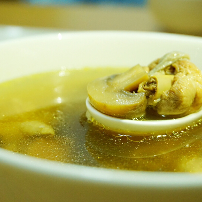 菌菇炖鸡汤