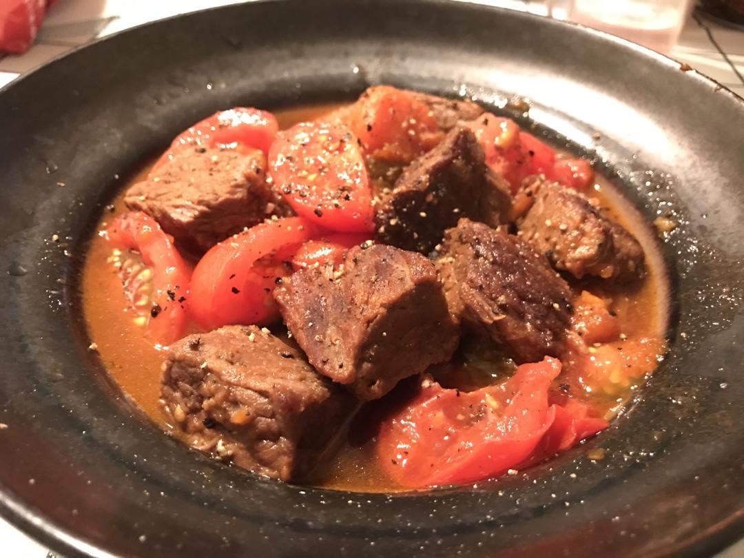 大口吃肉