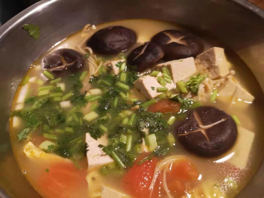 西红柿菌菇豆腐汤