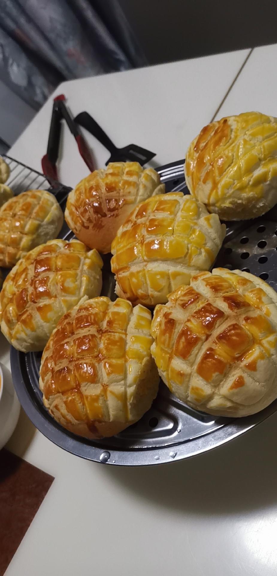 好吃到炸裂的港式菠萝包（附带制作酥皮的小视频）