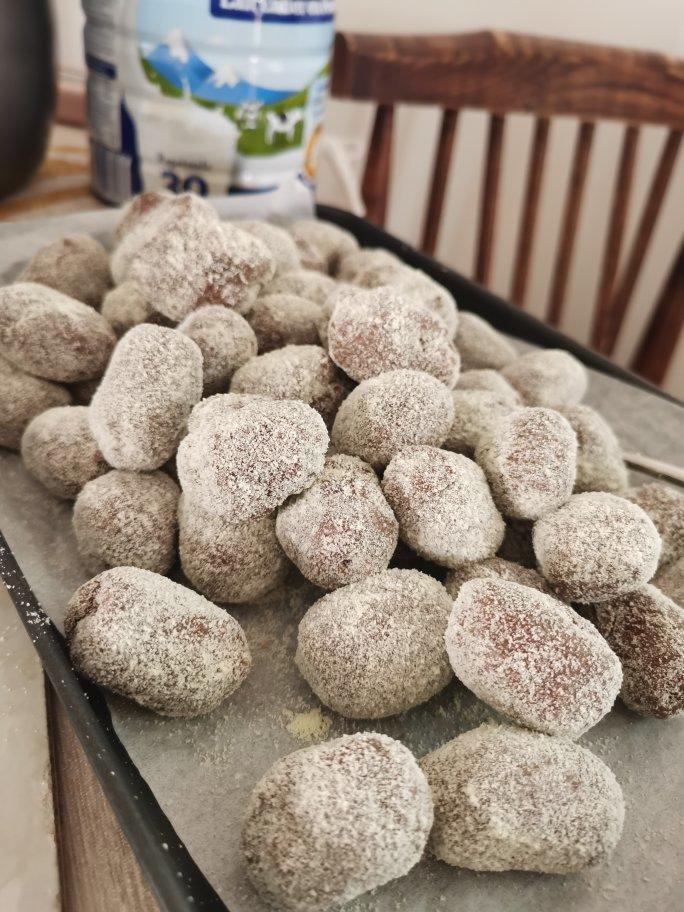 可可味和原味都做了,不是很甜腻,加了奶油以后更香了,皮也更