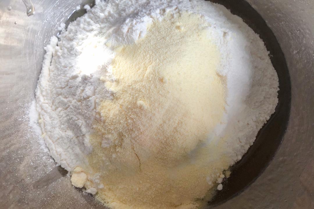 纯奶手撕吐司的做法 步骤1