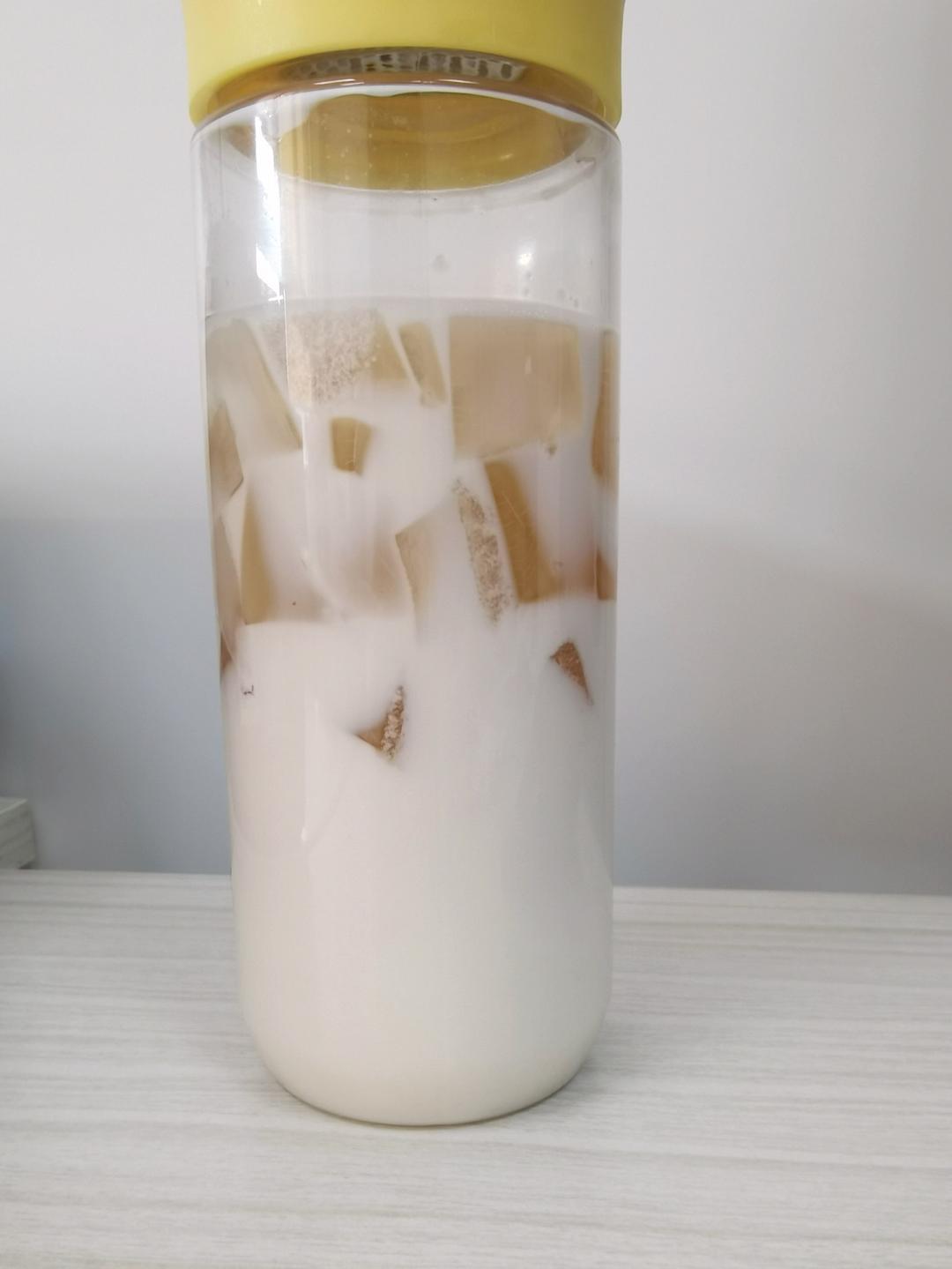 比奶茶还好喝的茉莉花茶冻鲜奶｜茶冻撞奶