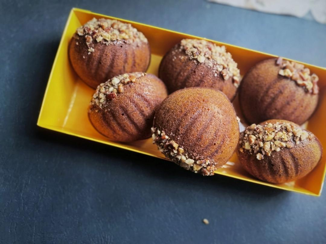 焦糖栗子玛德琳🌰圆滚滚细腻绵软，咬一口不甜不腻～