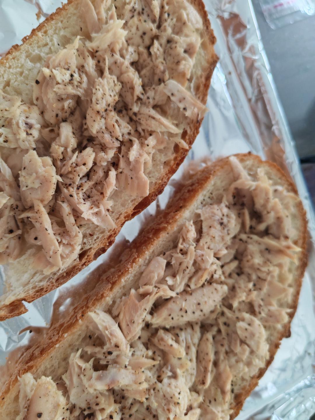 开放式——金枪鱼吐司